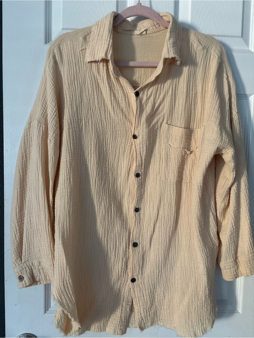 Women’s Lightweight Long-Sleeve Button-Up Shirt in Cream Small